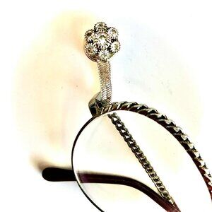 NWT SWEET ROMANCE Jeweled Brooch Magnetic Sunglasses Holder Serpentine Chain